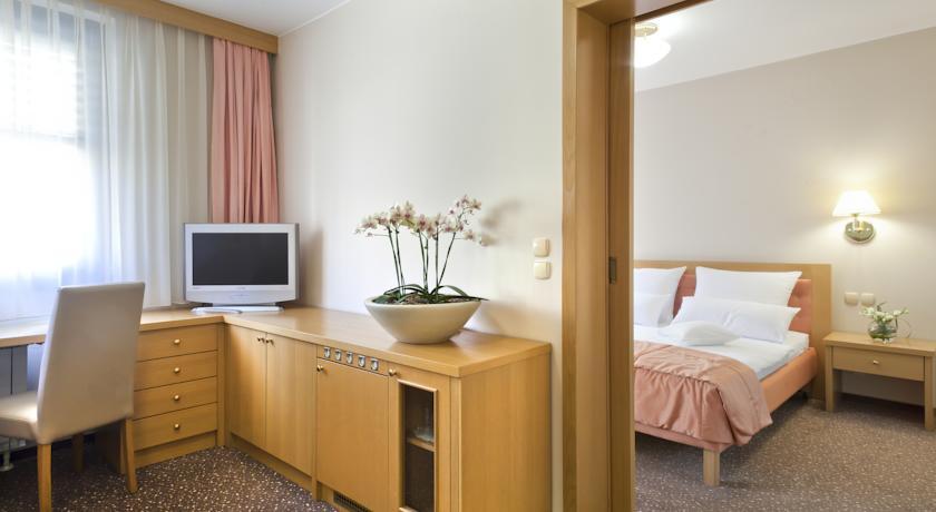 Hotel Piramida Maribor Exterior photo