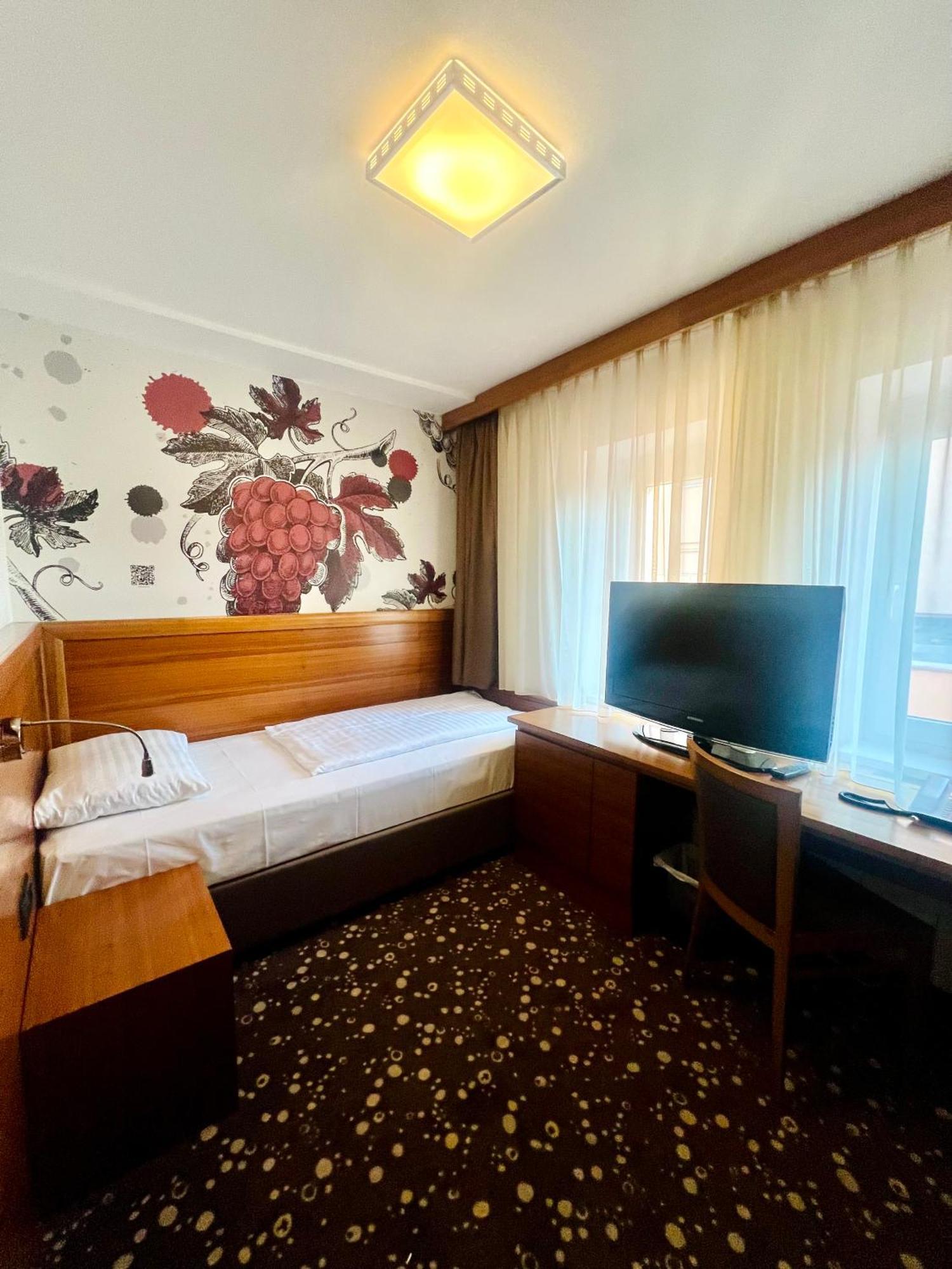 Hotel Piramida Maribor Exterior photo